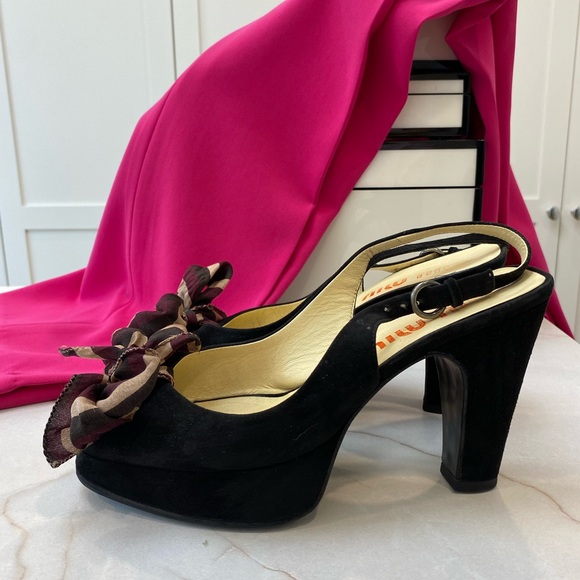Miu Miu black suede platform heels with removable purple satin bow - Picture 4 of 7